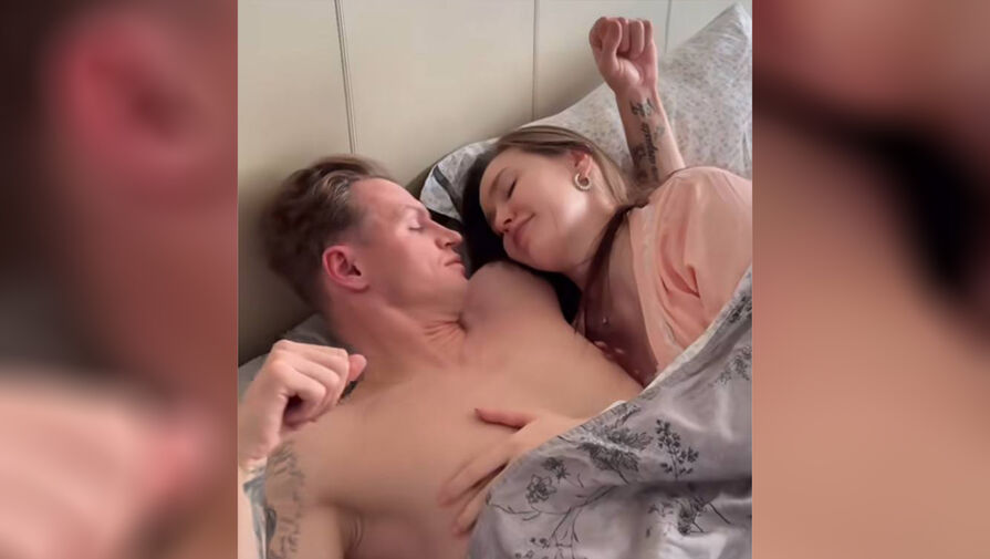 Модель Анастасия Костенко опубликовала фото с Дмитрием Тарасовым в постели