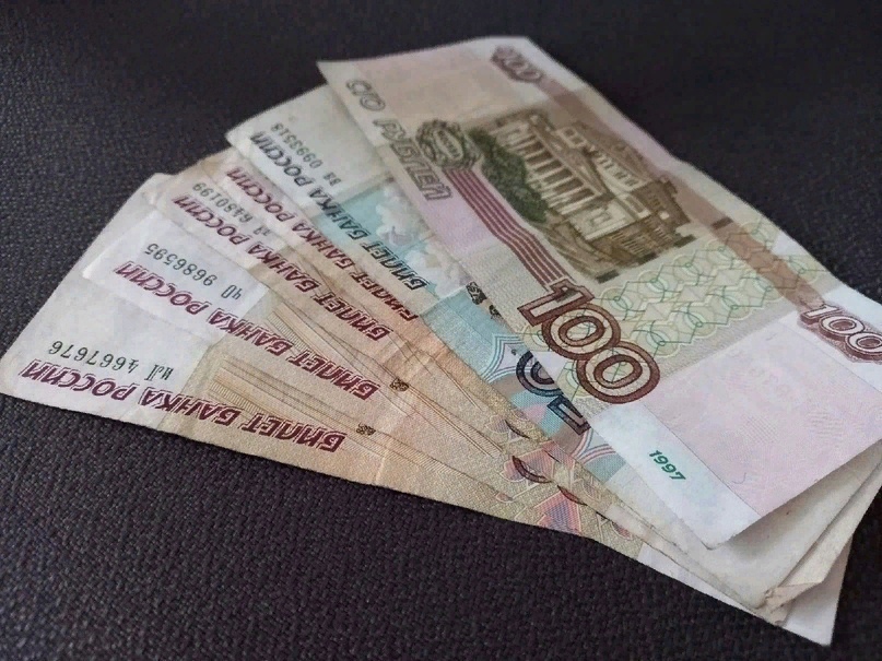В Курске женщина украла 4,5 тыс. рублей из квартиры