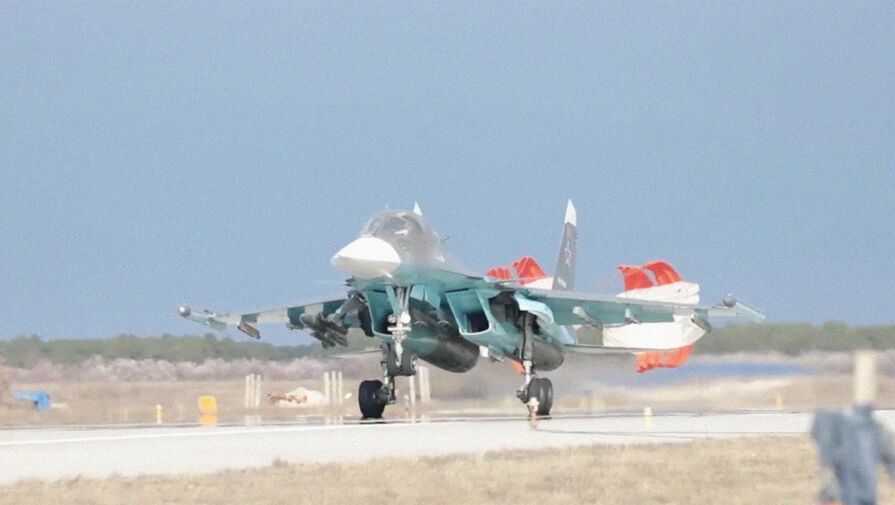 Экипажи истребителей Су-34 разбомбили опорный пункт ВСУ