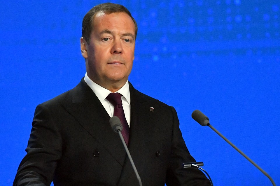 Дмитрий Медведев рассказал, как англосаксы продвигали фашизм в XX веке и реанимировали его в XXI